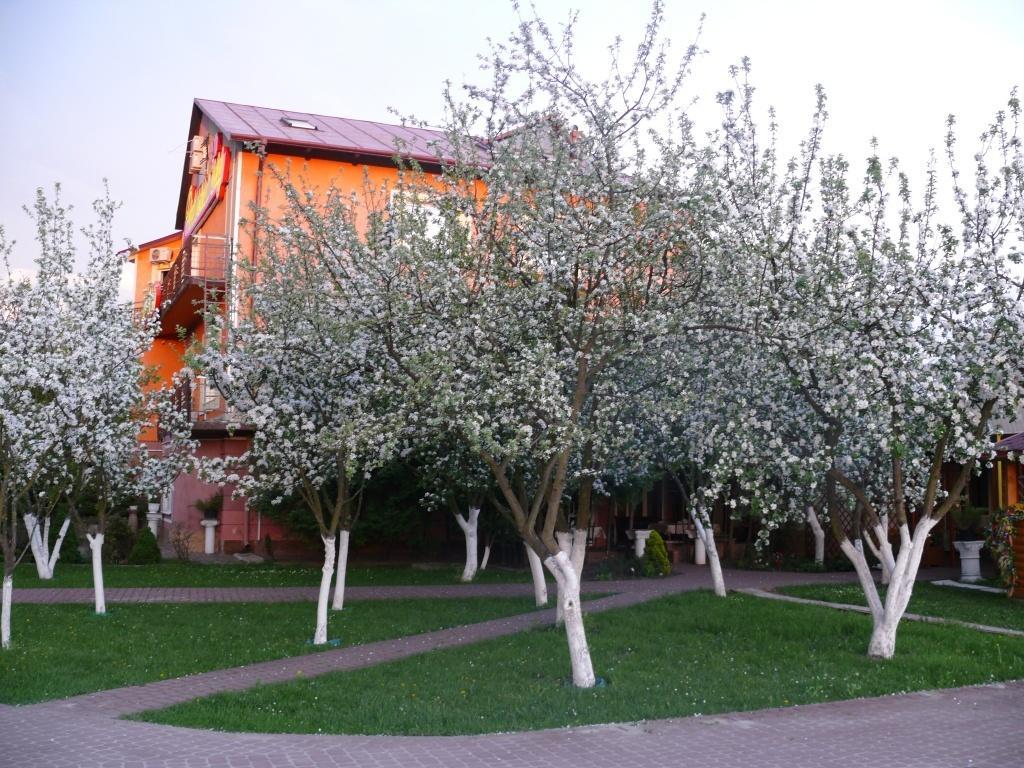 Rayskiy Sad Volytsya Exterior foto